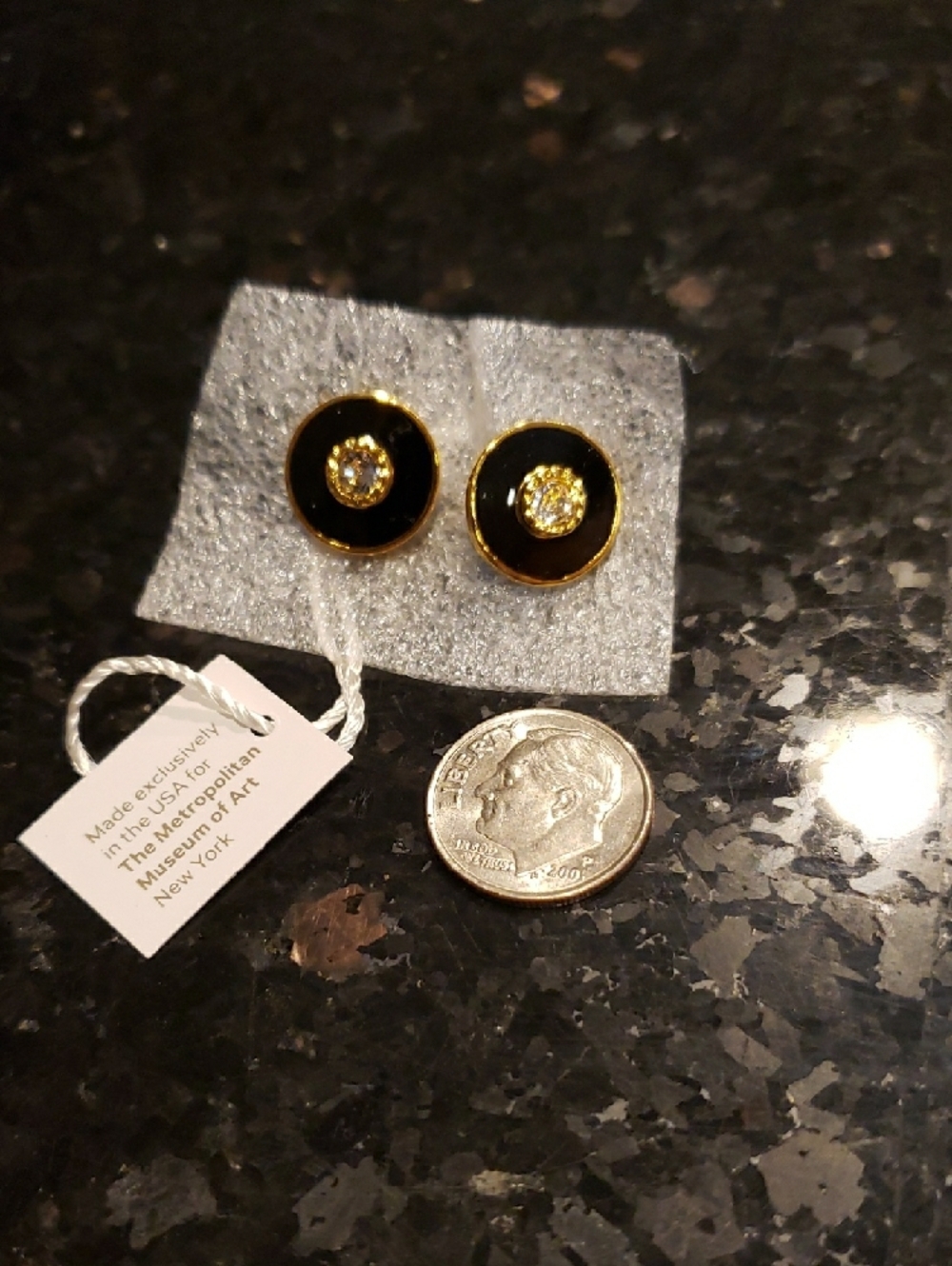Metropolitan Museum of Art Black & Gold Round Crystal Stud Earrings - Picture 4 of 5